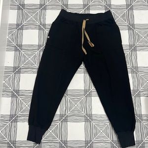 FIGS!!!  WOMENS PETITE MEDIUM SLIM JOGGER SCRUB PANTS-BLACK   LOOK! 👀